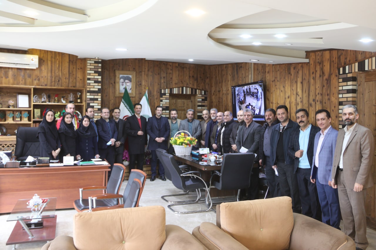 همزمان با روز شهردار: مدیران و کارکنان شهرداری از تلاش های رضا زنده دل شهردار لاهیجان تقدیر کردند